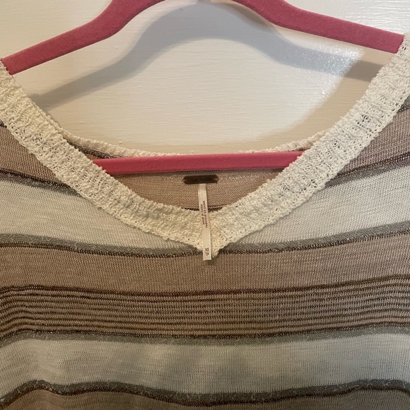 FREE PEOPLE Striped Neutral Short Sleeve VNeck Top - XS - Picture 5 of 6